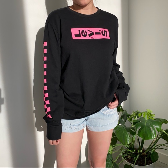 Levi’s Black Crewneck Sweatshirt/Long Sleeve T 🖤 - Picture 2 of 5